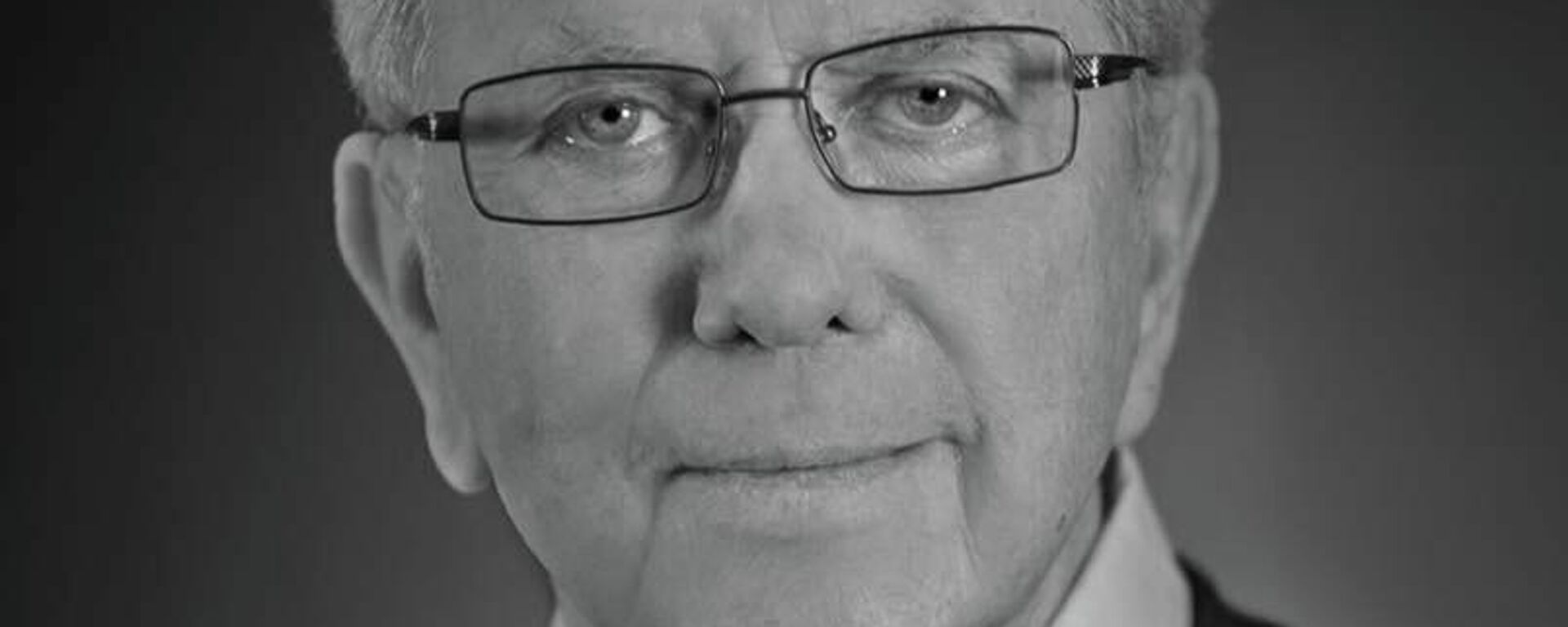 Noah Gordon, escritor estadounidense  - Sputnik Mundo, 1920, 22.11.2021