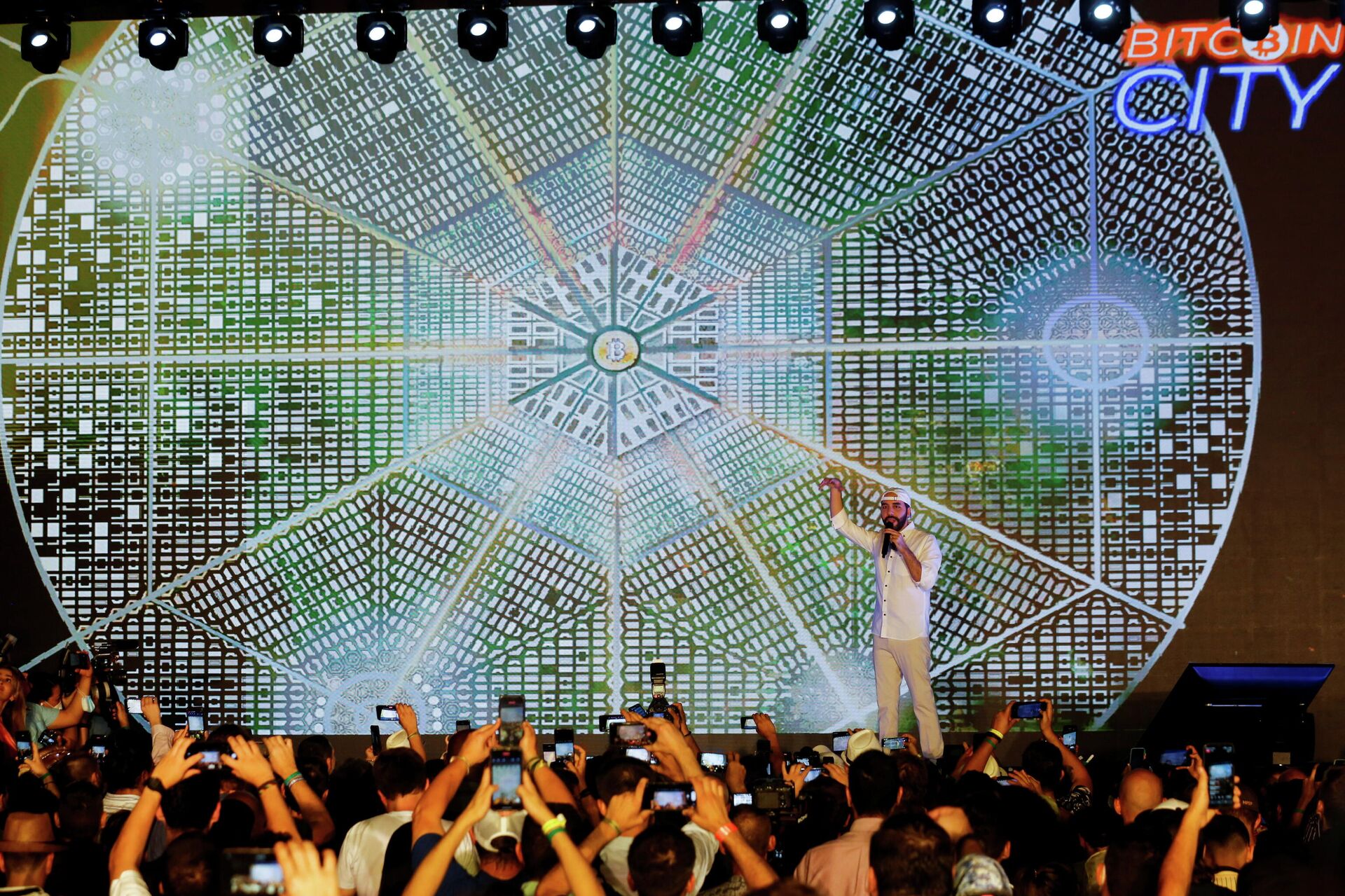 Nayib Bukele, presidente de El Salvador, durante la presentación de la Ciudad Bitcóin, el 20 de noviembre del 2021 - Sputnik Mundo, 1920, 23.11.2021