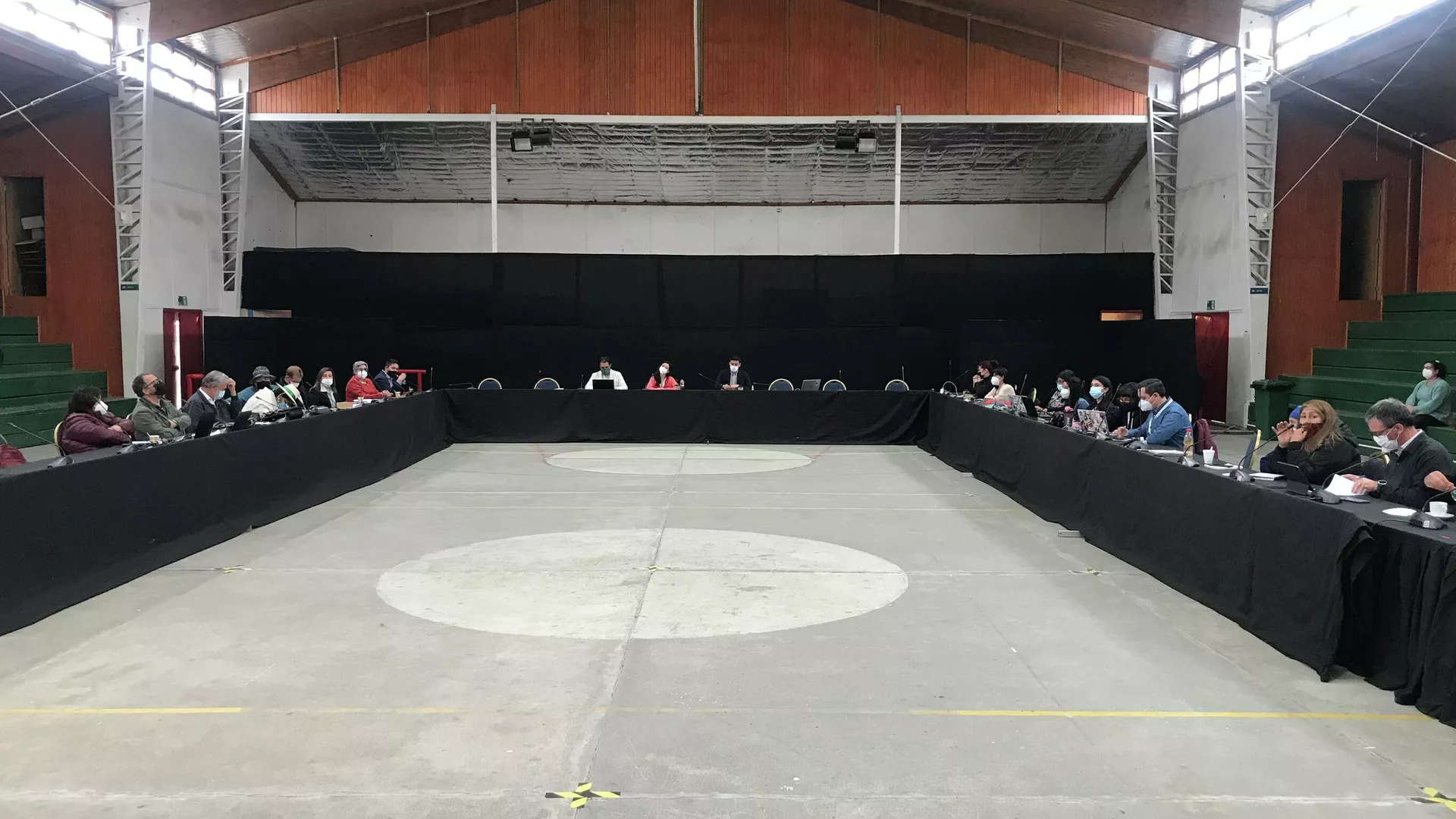 Comisión de Derechos Fundamentales de la Convención Constituyente en el Gimnasio Municipal de Laja