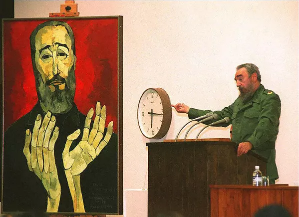 Fidel Castro pronuncia un discurso improvisado en el Palacio de las Convenciones de La Habana luego de que el pintor ecuatoriano Oswaldo Guayasamín obsequiara al revolucionario cubano un retrato de él. Fidel Castro pronuncia un discurso improvisado en el Palacio de las Convenciones de La Habana luego de que el pintor ecuatoriano Oswaldo Guayasamín obsequiara al revolucionario cubano un retrato de él. - Sputnik Mundo