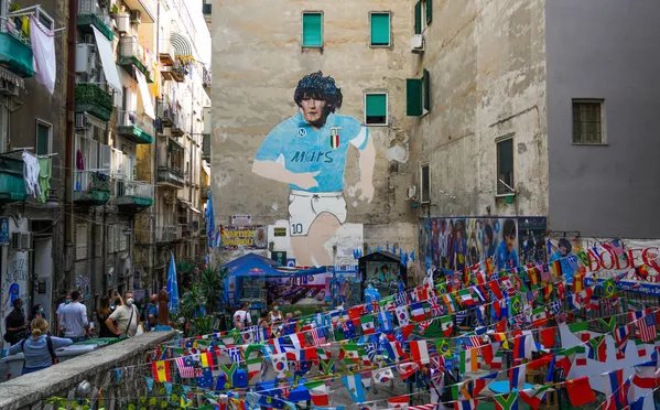 Arte callejero en homenaje a Maradona en Nápoles (Italia). Arte callejero en homenaje a Maradona en Nápoles (Italia). - Sputnik Mundo