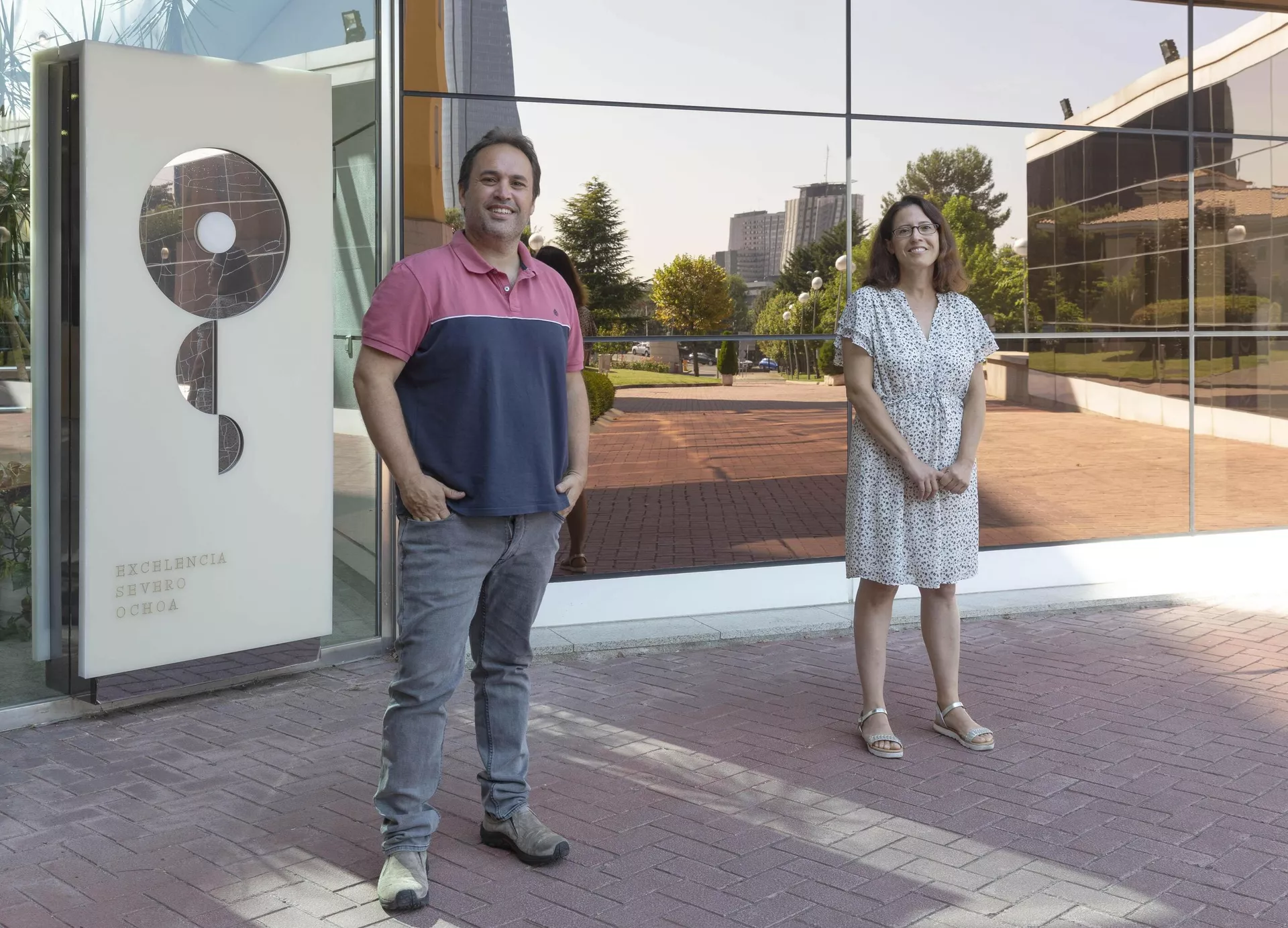 Los principales autores del estudio, Héctor Peinado y Susana García. - Sputnik Mundo, 1920, 26.11.2021