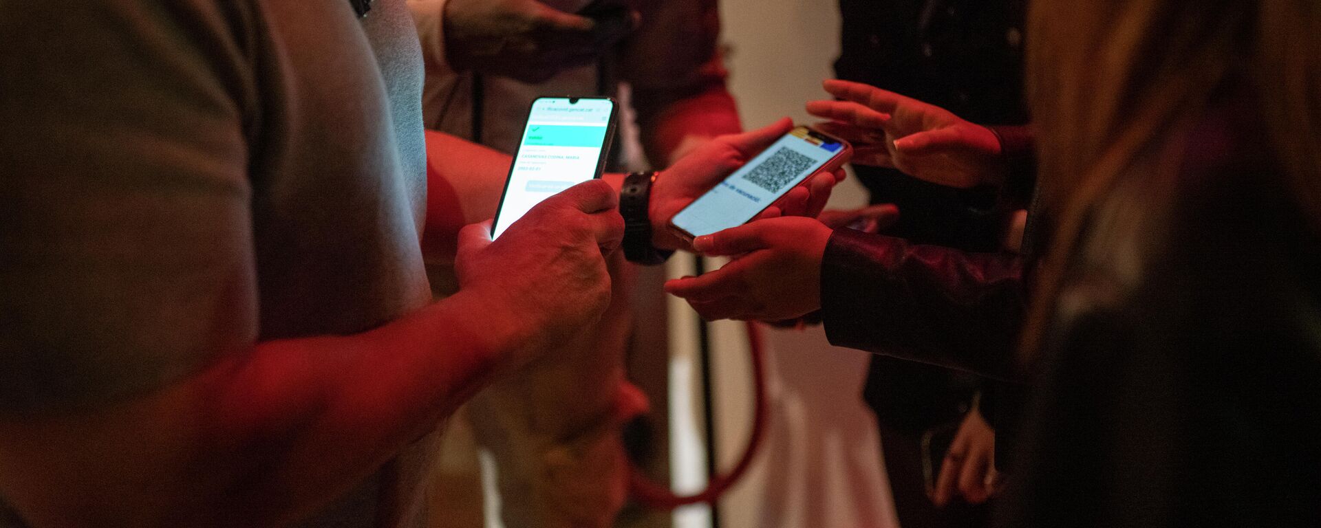 Una con un código QR (archivo) - Sputnik Mundo, 1920, 26.11.2021