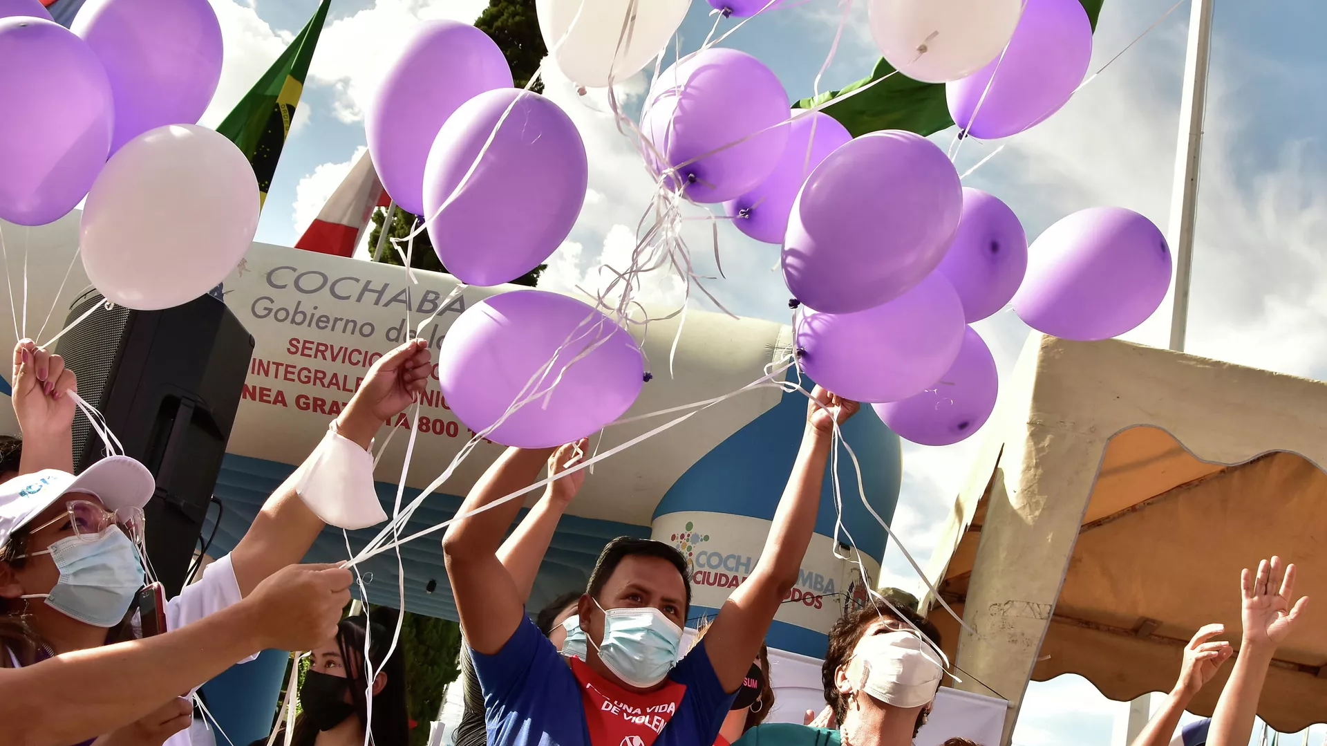 Mujeres protestan contra la violencia de género en Bolivia