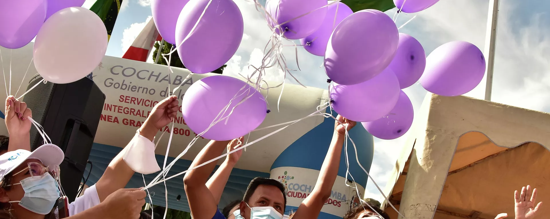 Mujeres protestan contra la violencia de género en Bolivia Mujeres protestan contra la violencia de género en Bolivia - Sputnik Mundo, 1920, 26.11.2021