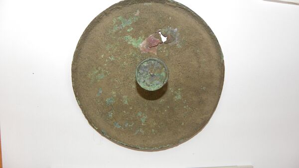 Un artefacto antiguo encontrado en el sitio de Montaña Uslan, en Rusia - Sputnik Mundo