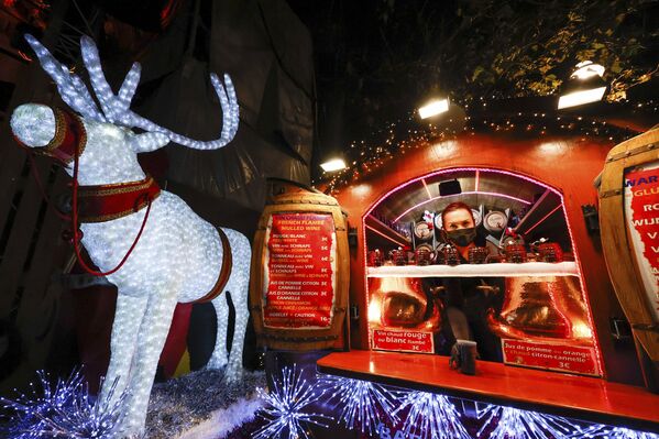 Un mercado de Navidad en Bruselas, Bélgica. - Sputnik Mundo