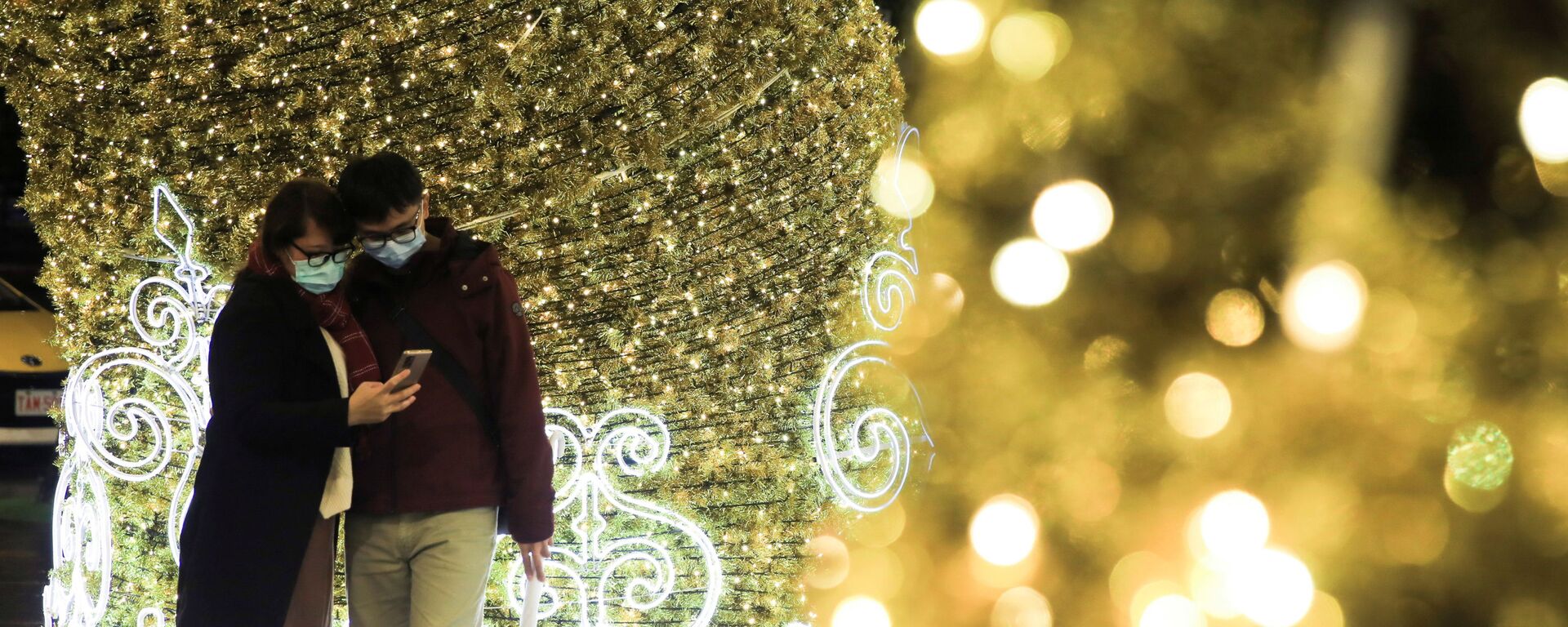 Рождественские декорации в Тайбэе  - Sputnik Mundo, 1920, 29.11.2021