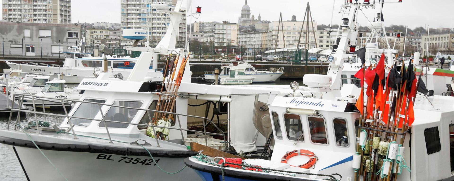 Los barcos de pesca atracados en Boulogne-sur-Mer después de que el Reino Unido y la Unión Europea negociaran un acuerdo comercial de última hora posterior al Brexit, en el norte de Francia, el 28 de diciembre de 2020 - Sputnik Mundo, 1920, 11.12.2021