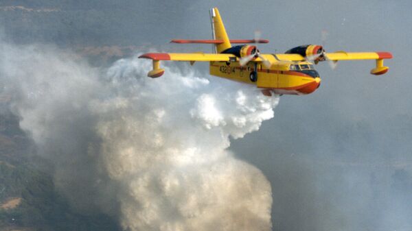 Imagen de archivo de un Canadair-215 en España - Sputnik Mundo