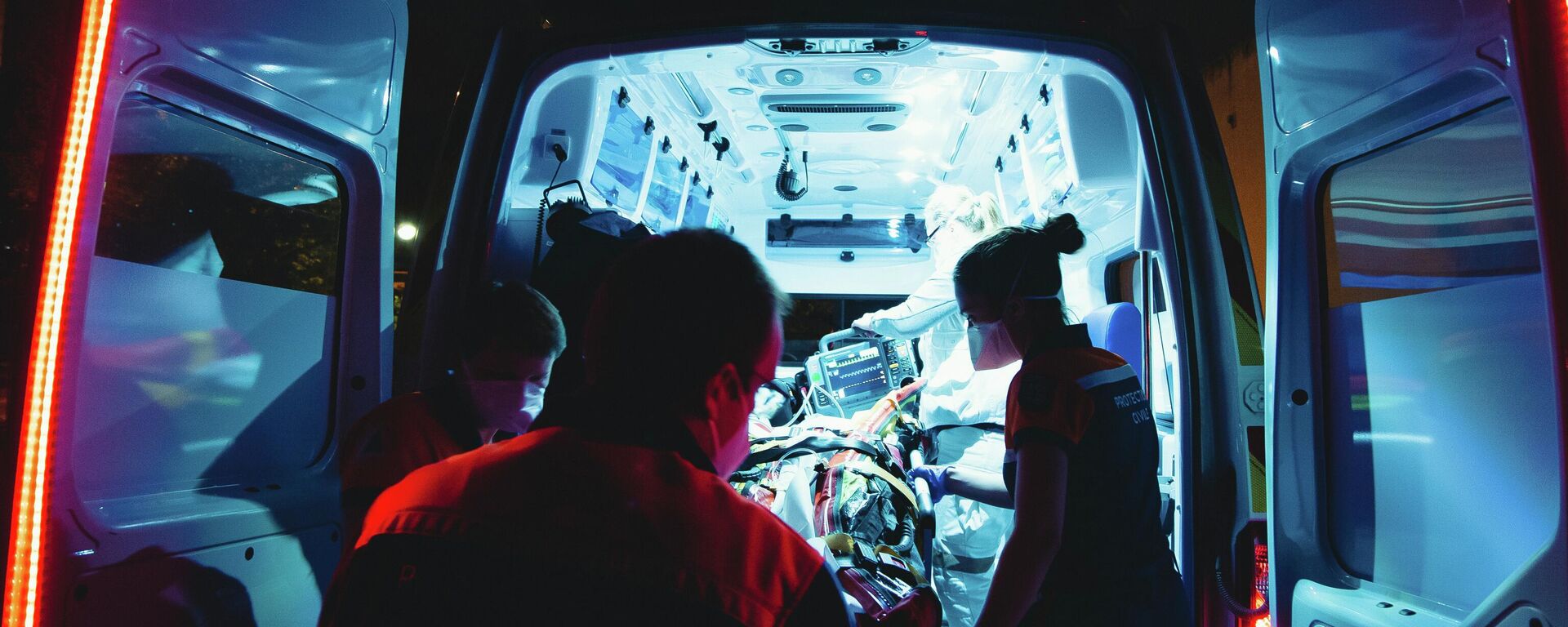Una ambulancie atiende una emergencia - Sputnik Mundo, 1920, 13.08.2022