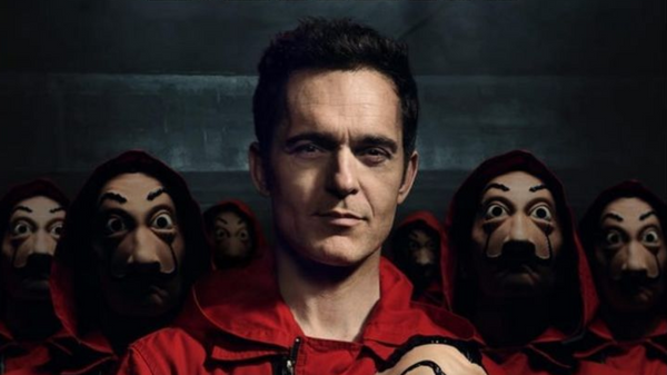 El actor Pedro Alonso interpreta a 'Berlín' en la serie 'La casa de papel' - Sputnik Mundo