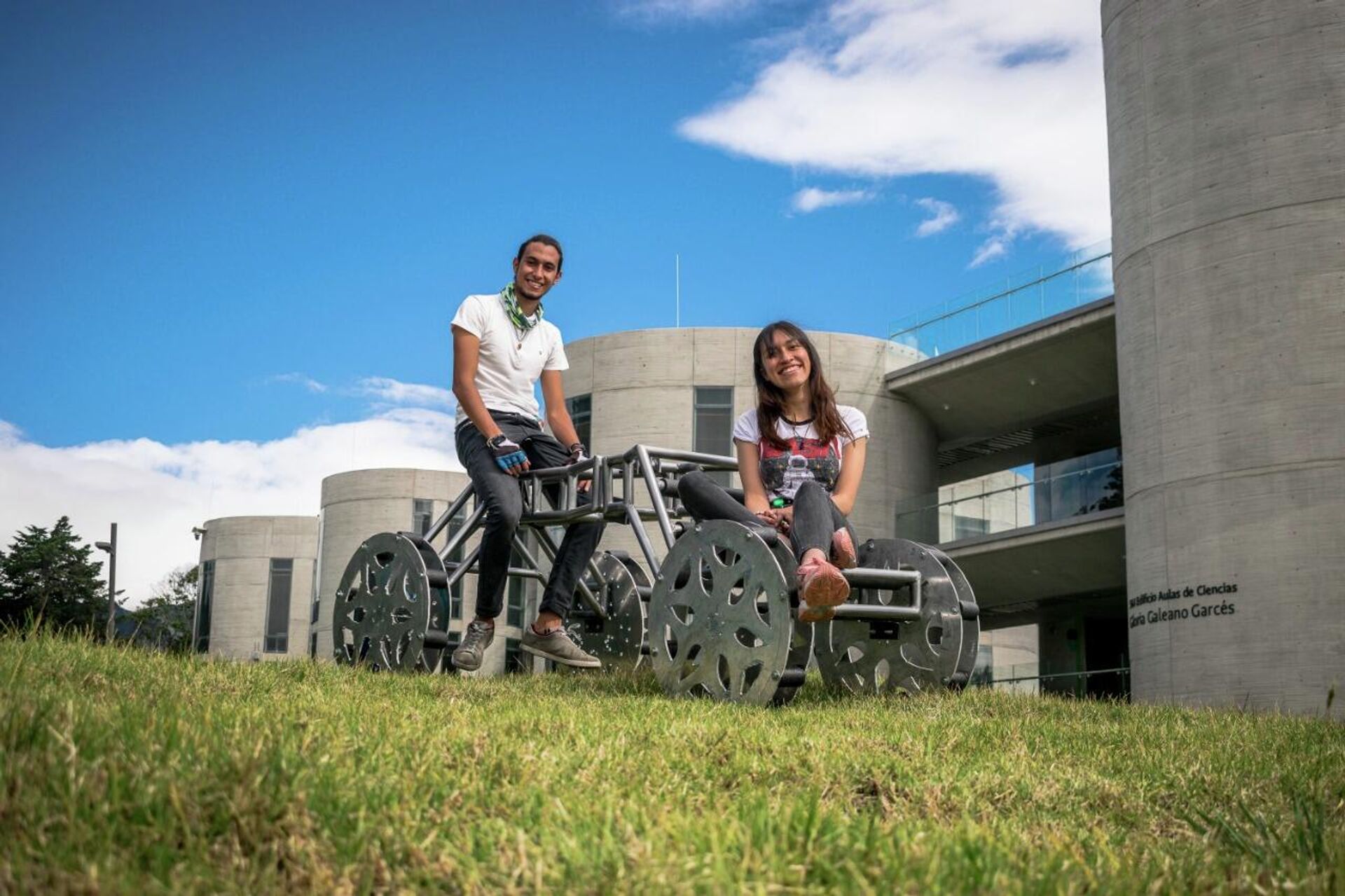 Ivón Carreño y Camilo Granados son los estudiantes que lideran el semillero Mentes Ingeniando y Diseñando de la Universidad Nacional - Sputnik Mundo, 1920, 30.11.2021