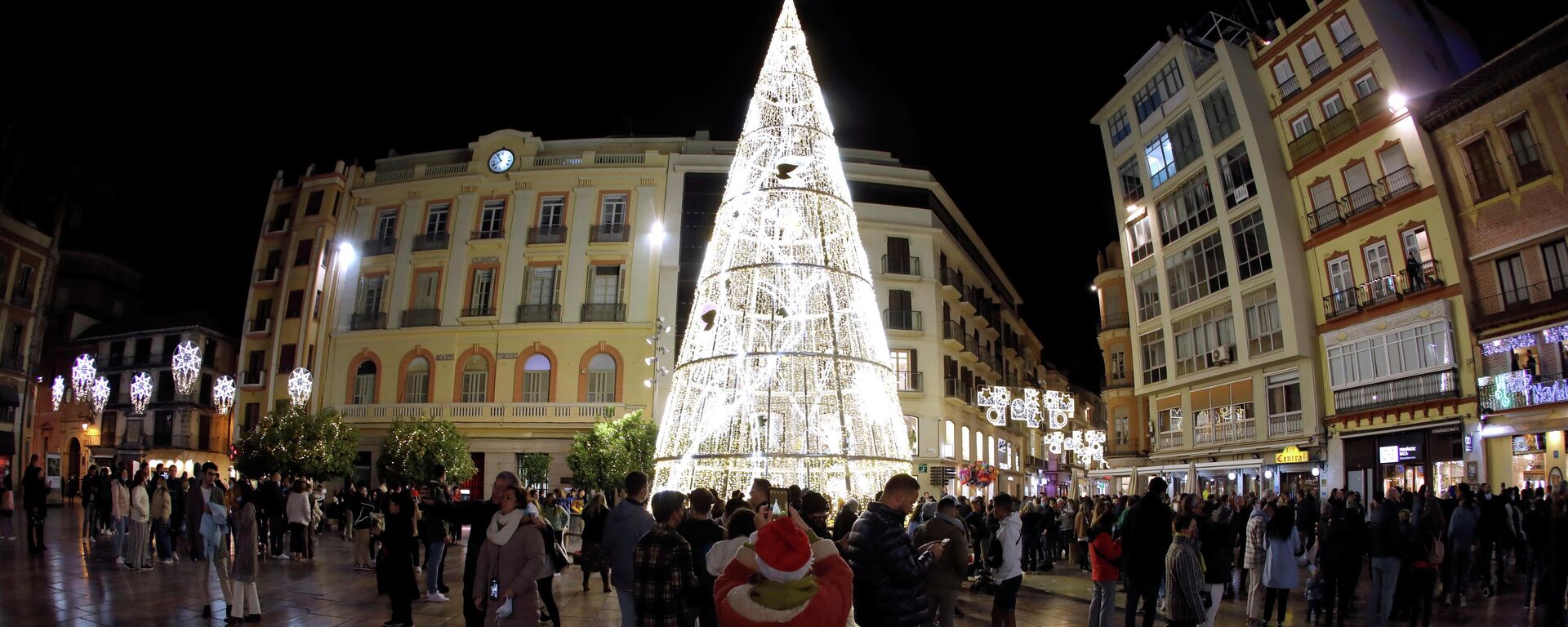 Árbol de Navidad en Málaga - Sputnik Mundo, 1920, 17.12.2021