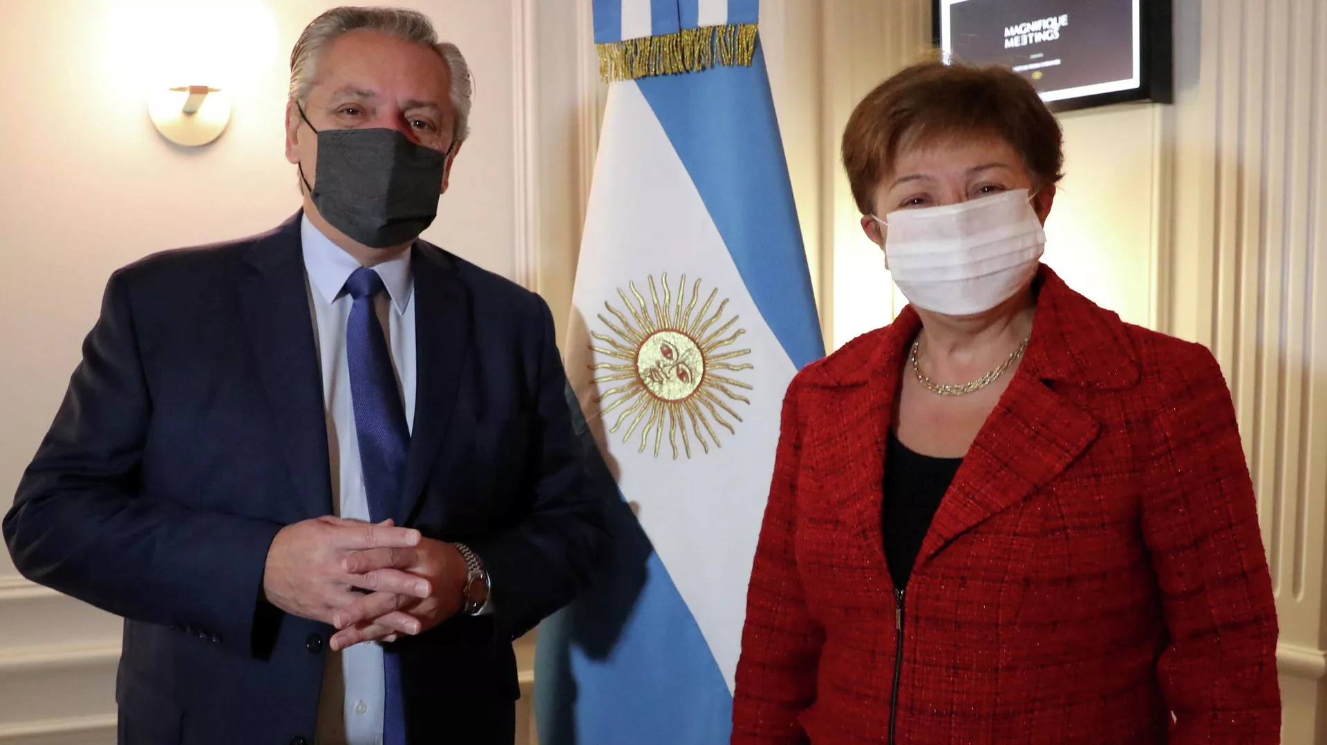 El presidente de Argentina, Alberto Fernández, con la directora gerenta​ del Fondo Monetario Internacional (FMI), Kristalina Georgieva