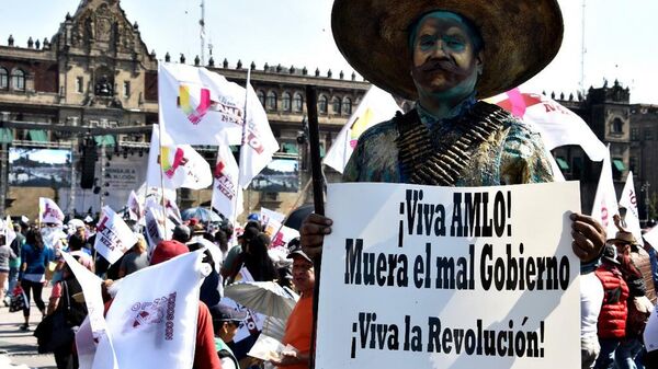 Mexicanos celebran los tres años de AMLO como presidente - Sputnik Mundo