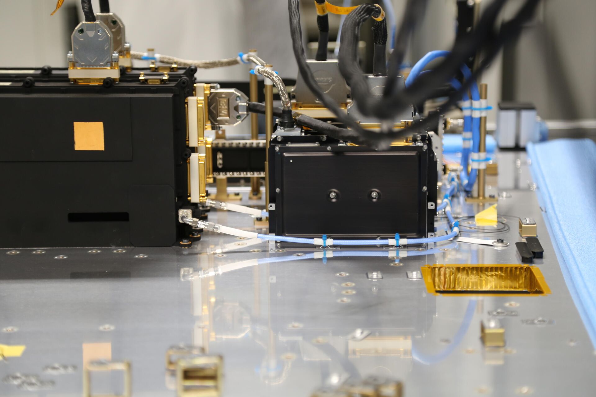 Detalle placa satélite de Thales Alenia Space - Sputnik Mundo, 1920, 02.12.2021