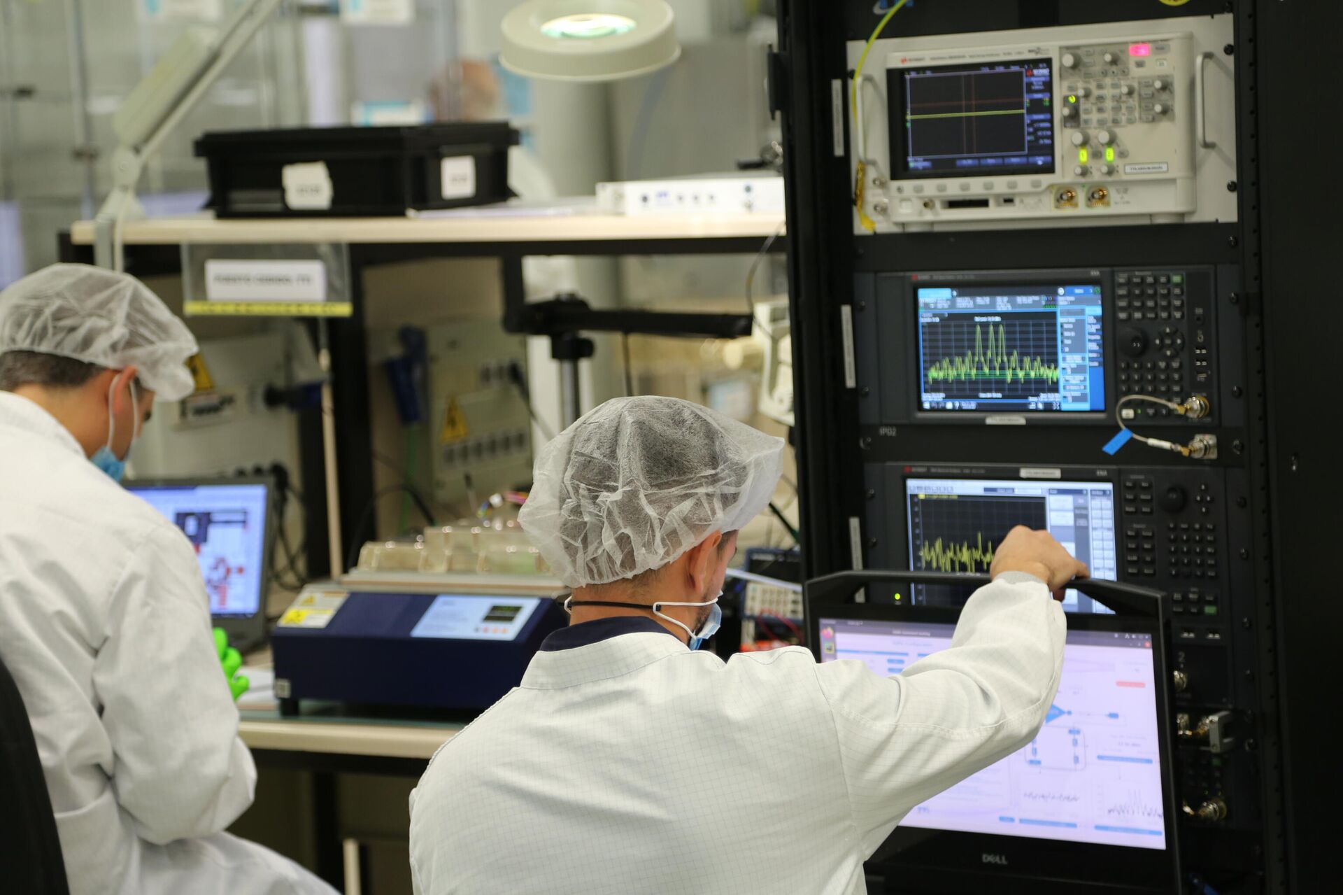 Operario de la sala de fabricación de Thales Alenia Space - Sputnik Mundo, 1920, 01.12.2021