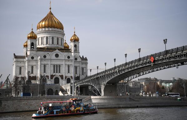 La reconstruida catedral de Cristo Salvador no ha perdido nada de su antiguo esplendor y sigue siendo la principal catedral de Rusia y el monumento funerario colectivo de los soldados rusos que murieron en la guerra contra Napoleón. En sus muros están inscritos los nombres de todos los oficiales caídos durante la guerra y durante las misiones del Ejército ruso de 1797-1806 y 1813-1814. - Sputnik Mundo