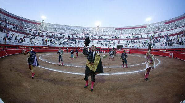 Término de una corrida de toros en México - Sputnik Mundo