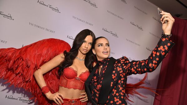 Ангел Victoria's Secret Адриана Лима представляет свою восковую фигуру в музее мадам Тюссо - Sputnik Mundo