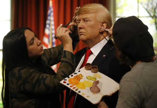 Junto a su madre, Marie fue empleada para modelar máscaras mortuorias de los revolucionarios y miembros de la realeza guillotinados.En la foto: la figura de cera del presidente electo Donald Trump, en 2017. - Sputnik Mundo