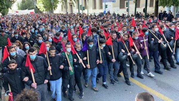 Las violentas protestas en las calles de Atenas y Salónica, Grecia, el 6 de diciembre de 2021 - Sputnik Mundo