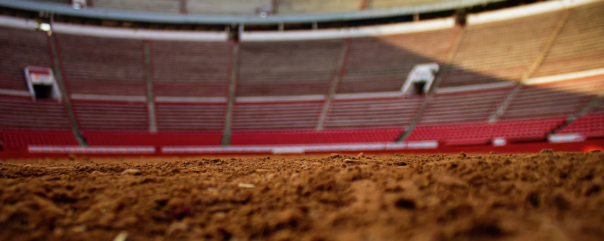 Una plaza vacía donde se realizan corridas de toros Una plaza vacía donde se realizan corridas de toros - Sputnik Mundo, 1920, 27.04.2023