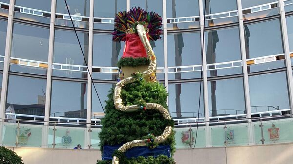 Árbol de Navidad colocado en el Senado de México - Sputnik Mundo