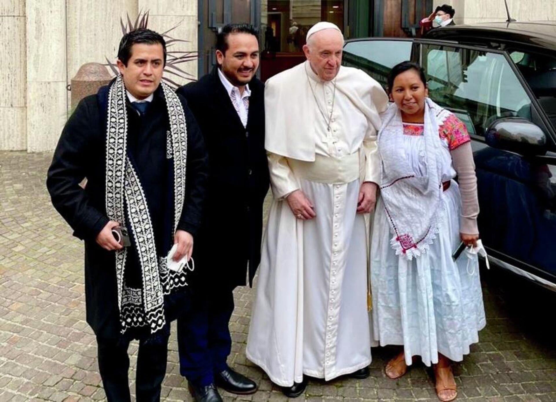 El papa Francisco recibe a una comitiva de Chignahuapan, Puebla.  - Sputnik Mundo, 1920, 08.12.2021