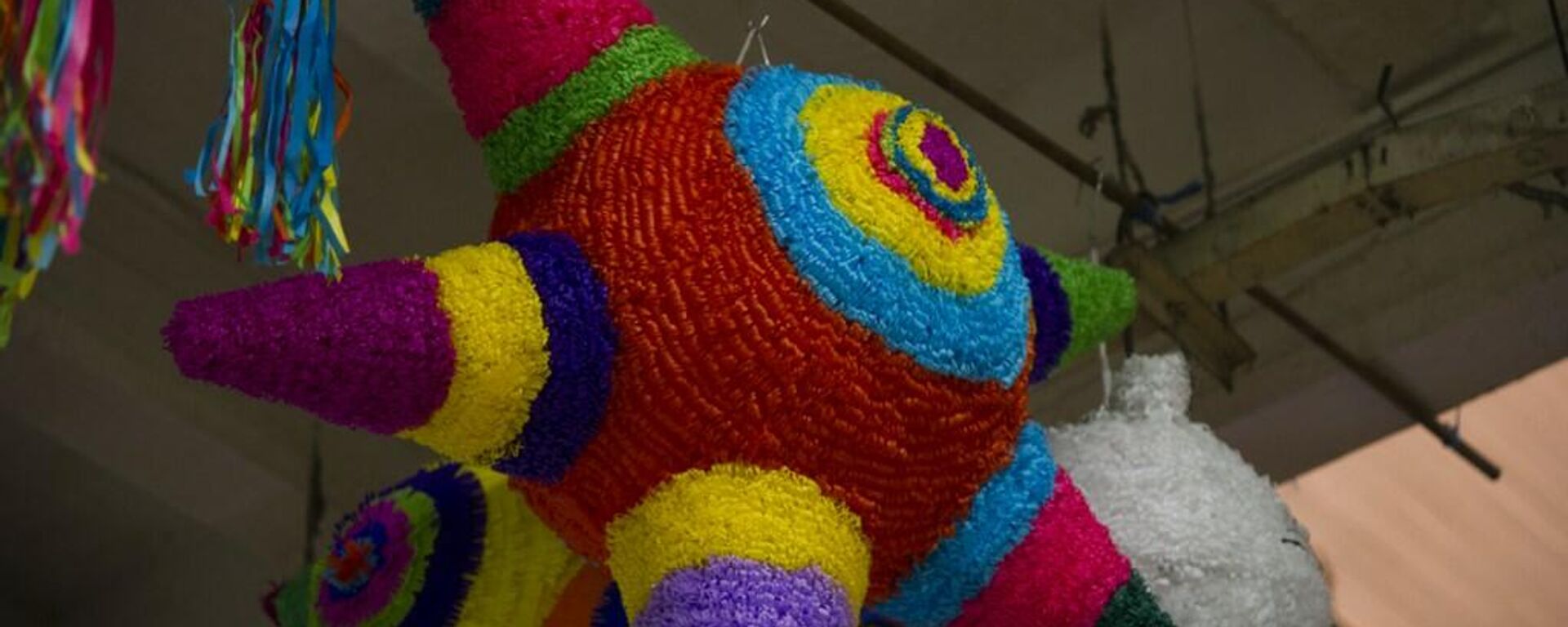 La coloridas piñatas son una tradición en México  - Sputnik Mundo, 1920, 11.12.2021