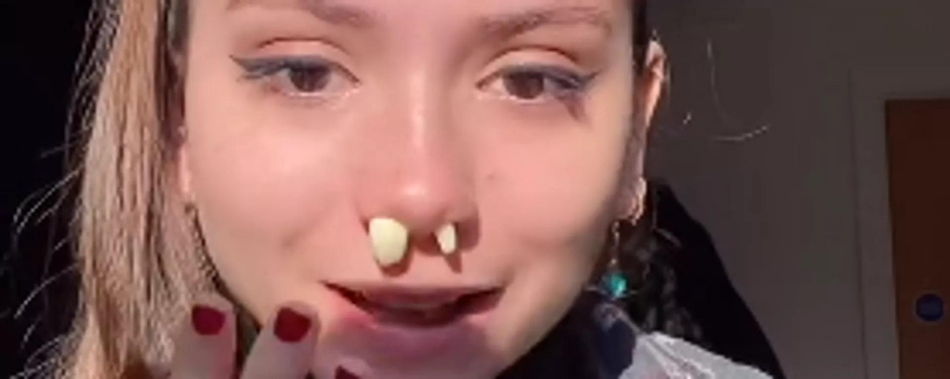 Una usuaria de Tik Tok publica un vídeo para descongestionar las fosas nasales con ajo Una usuaria de Tik Tok publica un vídeo para descongestionar las fosas nasales con ajo - Sputnik Mundo, 1920, 10.12.2021