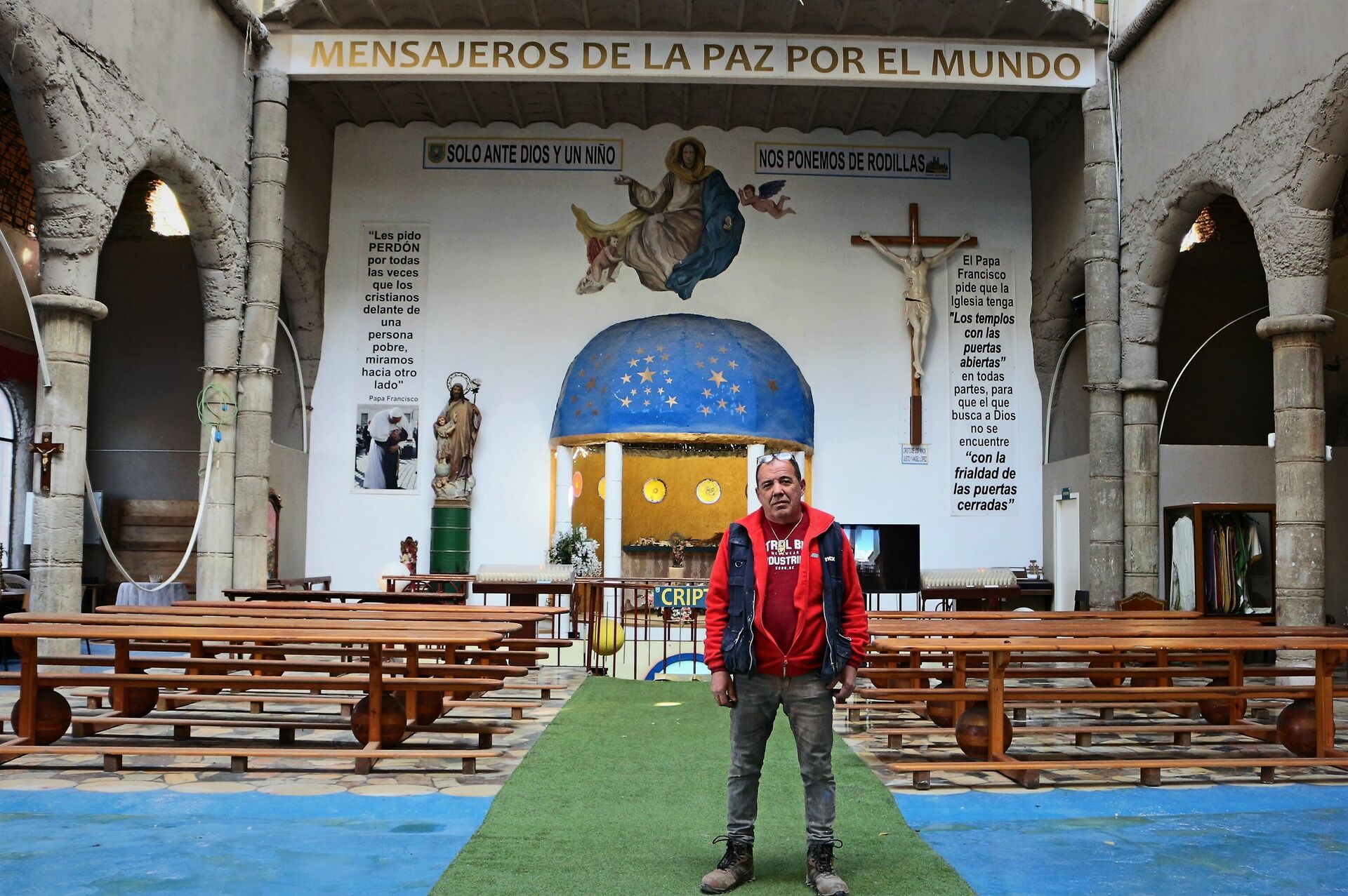 Ángel López, sucesor de Justo en su Catedral, situada en la localidad madrileña de Mejorada del Campo - Sputnik Mundo, 1920, 09.12.2021