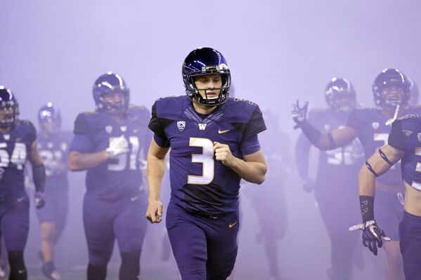 Un equipo de fútbol americano antes del inicio de un partido, en Seattle. - Sputnik Mundo