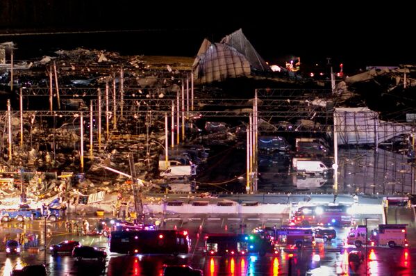 Los estados de Tennessee, Illinois, Missouri, Arkansas y Mississippi sufrieron las consecuencias de los tornados, pero Kentucky fue el más afectado ya que a su paso el tornado dejó un pueblo entero en ruinas. En la foto: las consecuencias de un tornado en Edwardsville, Illinois. - Sputnik Mundo