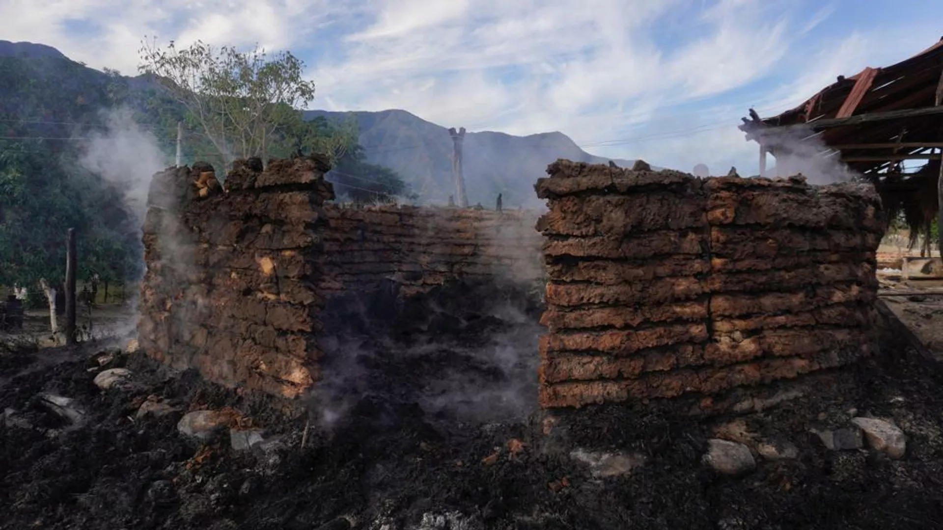 Atentado en contra de el gobierno y patrimonio cultural de la comunidad de Minakalwa del pueblo Kankuamo y demás pueblos originarios de la Sierra Nevada de Gonawindua en Santa Marta, en el norte de Colombia Atentado en contra de el gobierno y patrimonio cultural de la comunidad de Minakalwa del pueblo Kankuamo y demás pueblos originarios de la Sierra Nevada de Gonawindua en Santa Marta, en el norte de Colombia - Sputnik Mundo, 1920, 14.12.2021