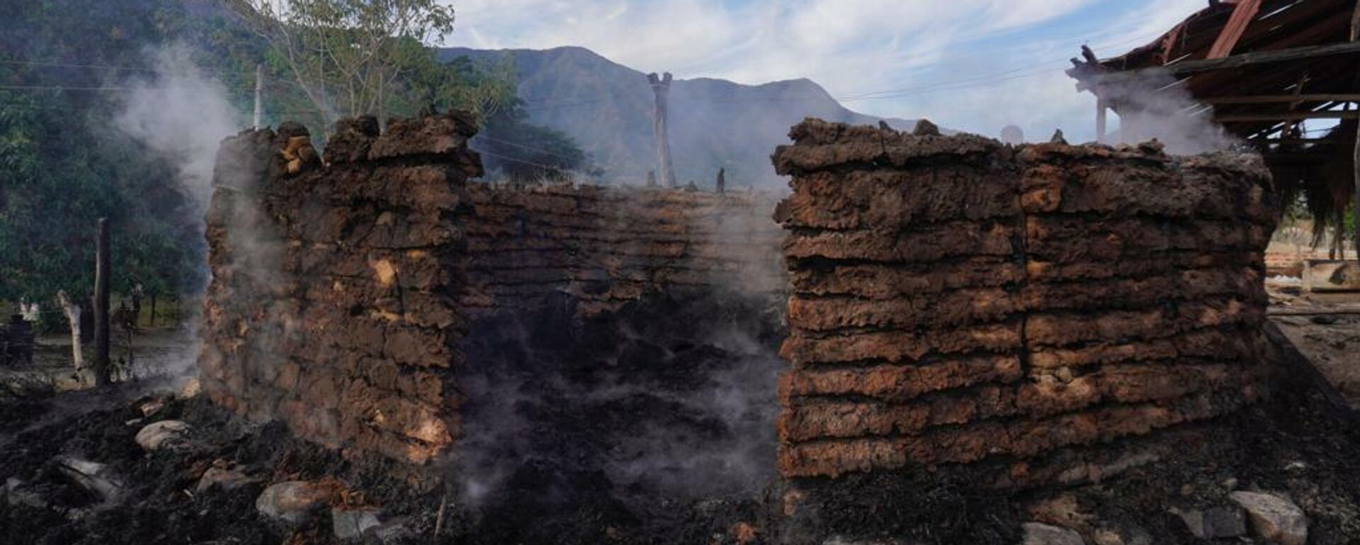 Atentado en contra de el gobierno y patrimonio cultural de la comunidad de Minakalwa del pueblo Kankuamo y demás pueblos originarios de la Sierra Nevada de Gonawindua en Santa Marta, en el norte de Colombia - Sputnik Mundo, 1920, 14.12.2021