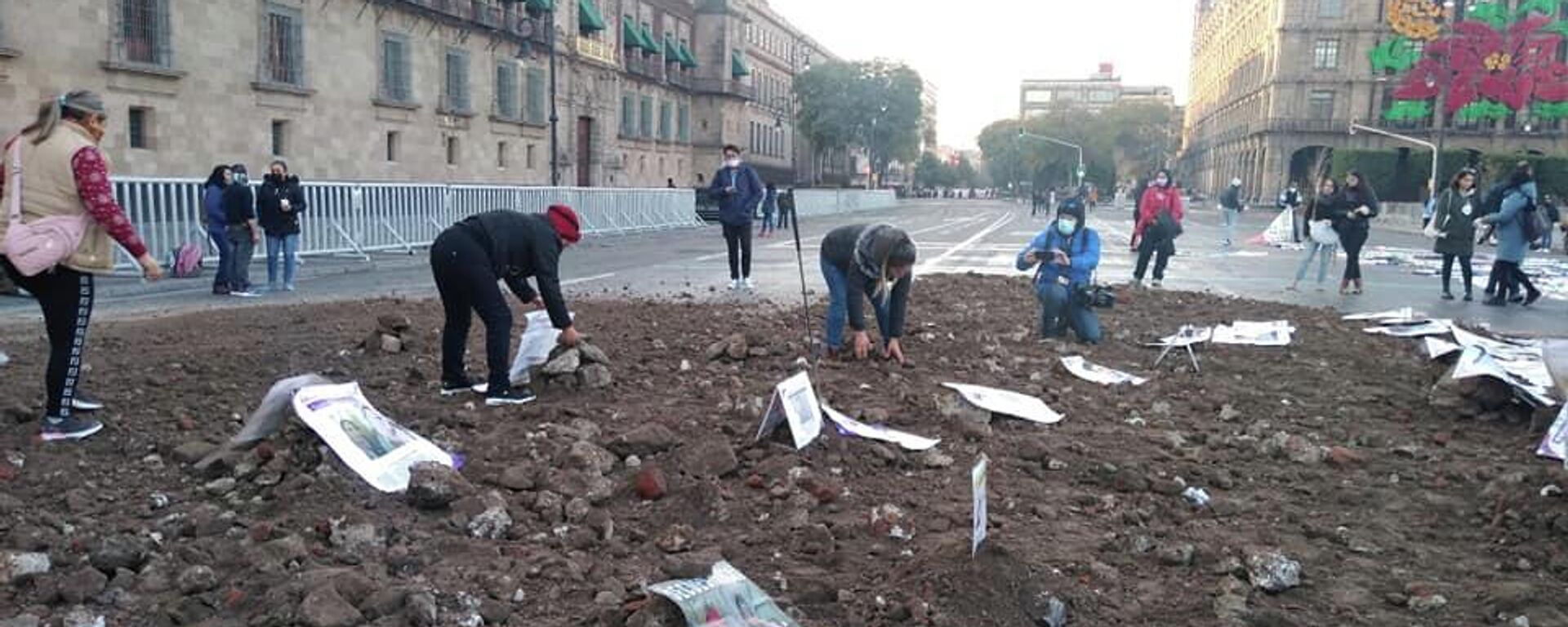 Fosas clandestinas colocadas frente al Palacio Nacional de México - Sputnik Mundo, 1920, 13.12.2021