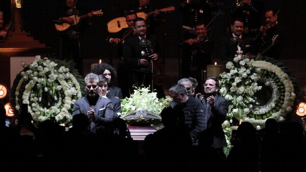 La familia Fernández en el homenaje al cantante mexicano Vicente Fernández - Sputnik Mundo