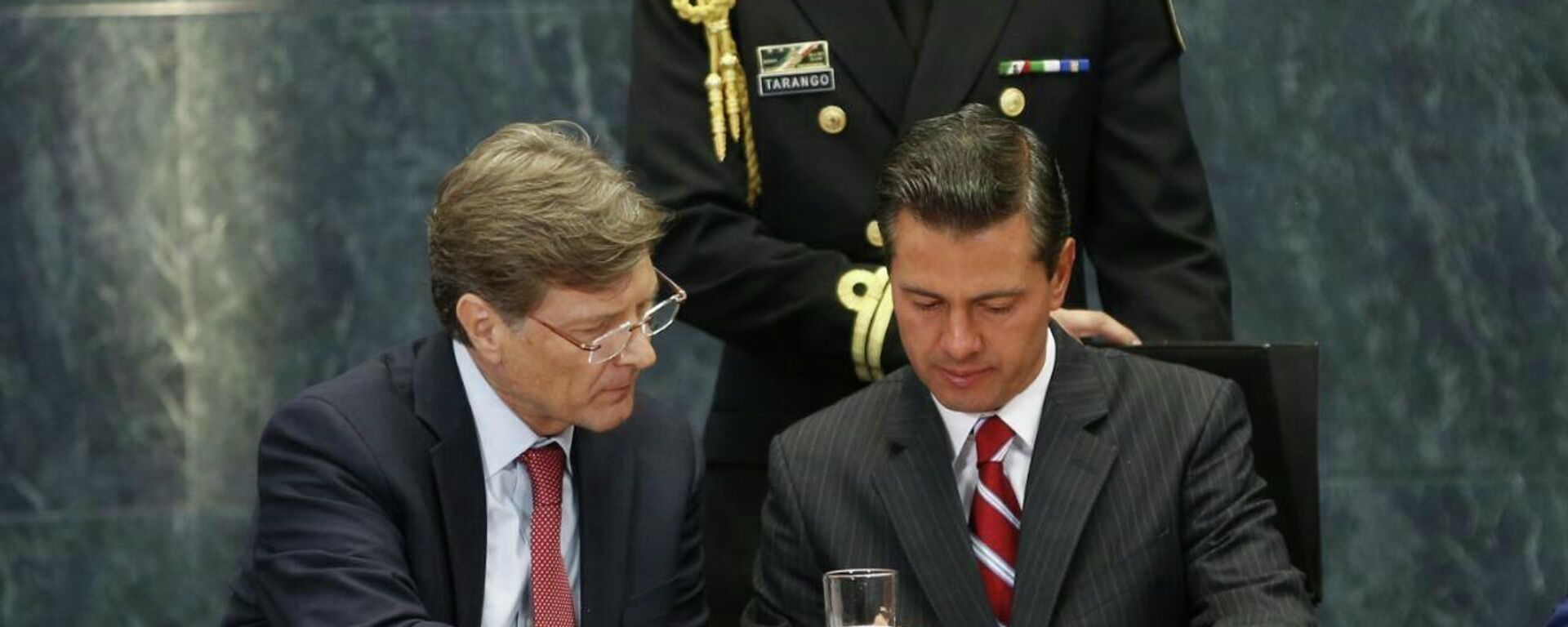 Enrique De la Madrid, exsecretario de Turismo, y Enrique Peña Nieto, expresidente de México. - Sputnik Mundo, 1920, 13.12.2021
