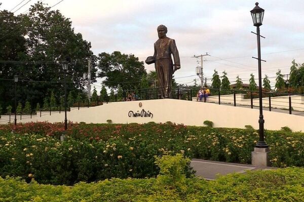 Monumentos a Rubén Darío en el Parque de los Poetas de la ciudad de León, Nicaragua - Sputnik Mundo