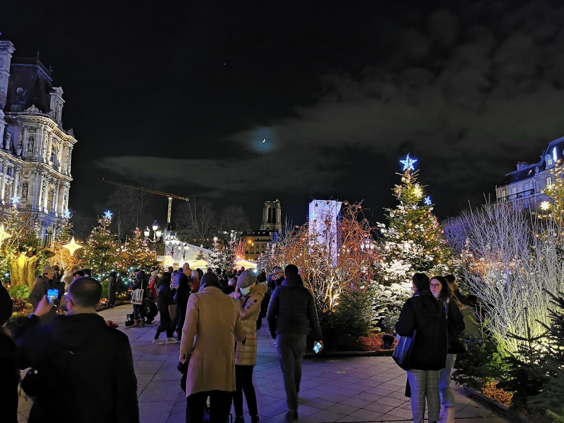 Ambiente navideño frente al Ayuntamiento (París) - Sputnik Mundo, 1920, 14.12.2021