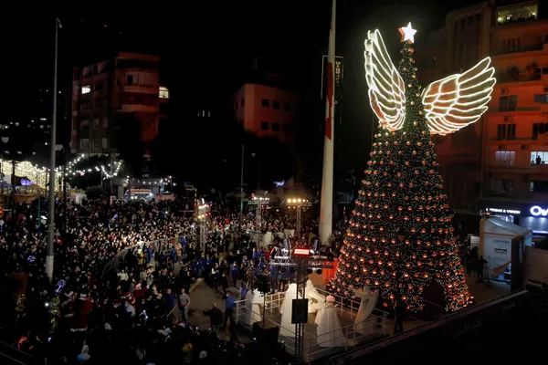 Un árbol de Navidad en Beirut, el Líbano. Un árbol de Navidad en Beirut, el Líbano. - Sputnik Mundo