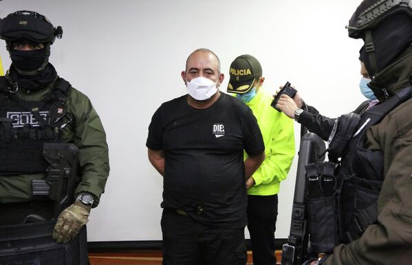 El 24 de octubre, la Policía colombiana capturó al narcotraficante más buscado del país, Dairo Antonio Úsuga David, alias Otoniel. Iván Duque calificó la operación de &quot;el golpe más duro al narcotráfico en este siglo en Colombia&quot; y hasta la comparó con la caída de Pablo Escobar. - Sputnik Mundo