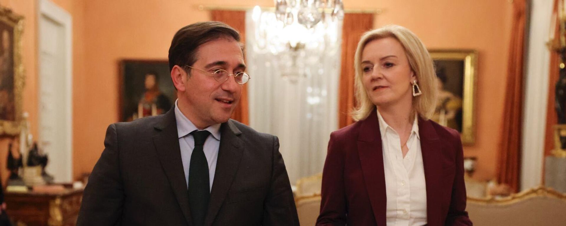 Los ministros de Asuntos Exteriores de España y Reino Unido, José Manuel Albares y Liz Truss Los ministros de Asuntos Exteriores de España y Reino Unido, José Manuel Albares y Liz Truss - Sputnik Mundo, 1920, 16.12.2021