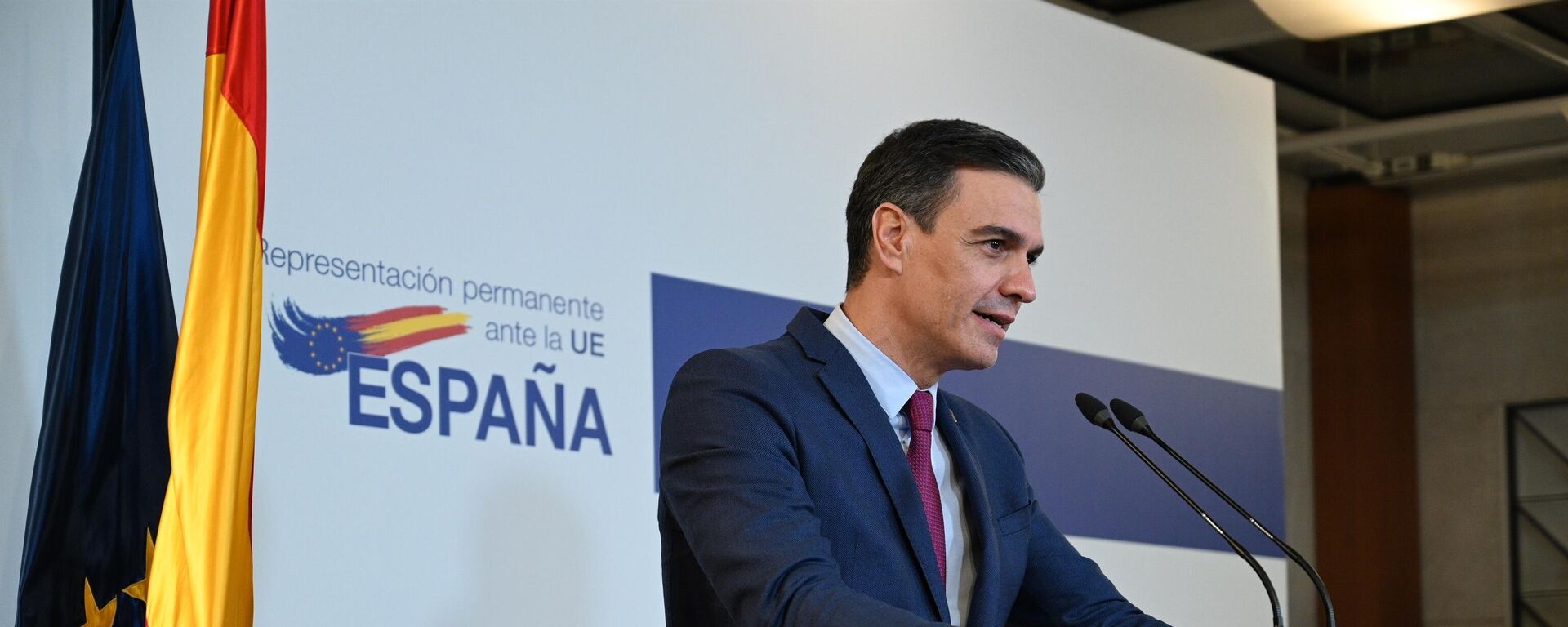 El presidente del Gobierno de España, Pedro Sánchez, en rueda de prensa en Bruselas, el 17 de diciembre de 2021 - Sputnik Mundo, 1920, 17.12.2021