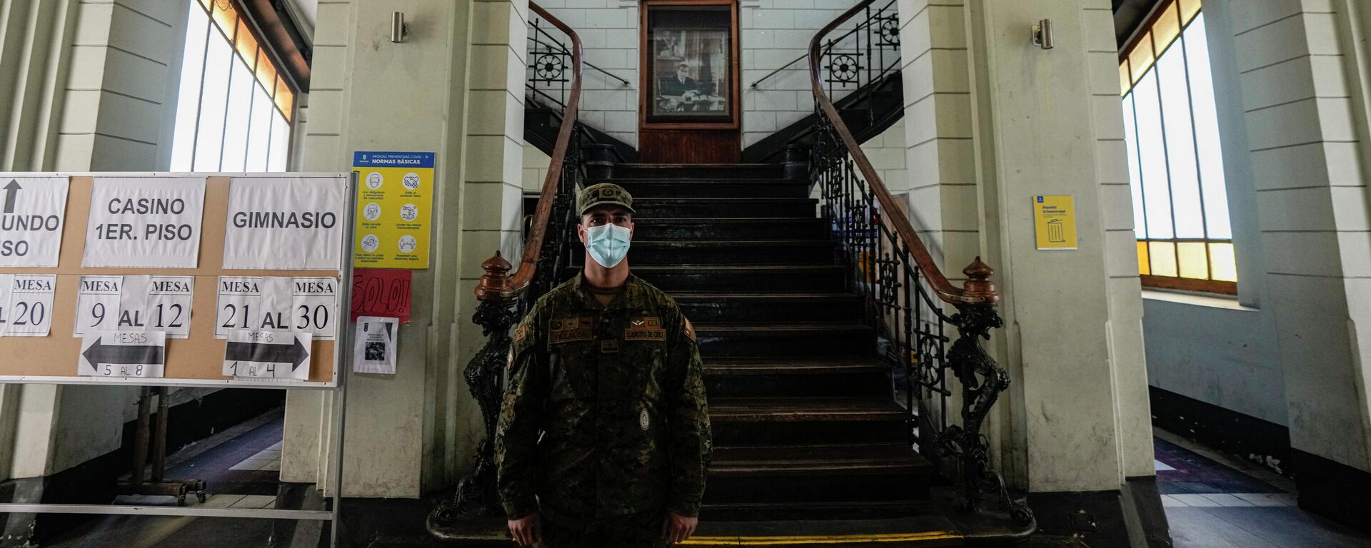 Un colegio electroral en Santiago de Chile - Sputnik Mundo, 1920, 19.12.2021