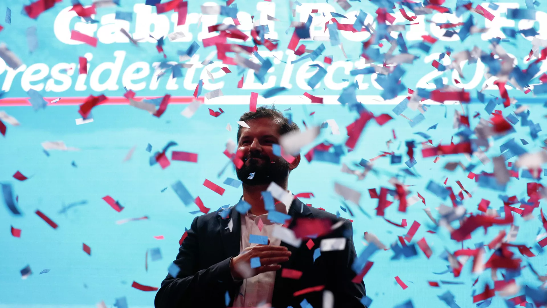 El presidente electo de Chile Gabriel Boric en los festejos tras la elección del 19 de diciembre de 2021