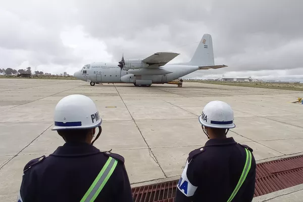 Llegada a Bolivia de las vacunas anti-COVID-19 donadas por Argentina - Sputnik Mundo