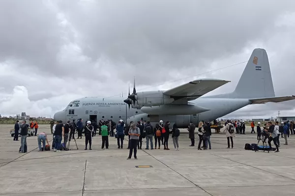 Llegada a Bolivia de las vacunas anti-COVID-19 donadas por Argentina - Sputnik Mundo